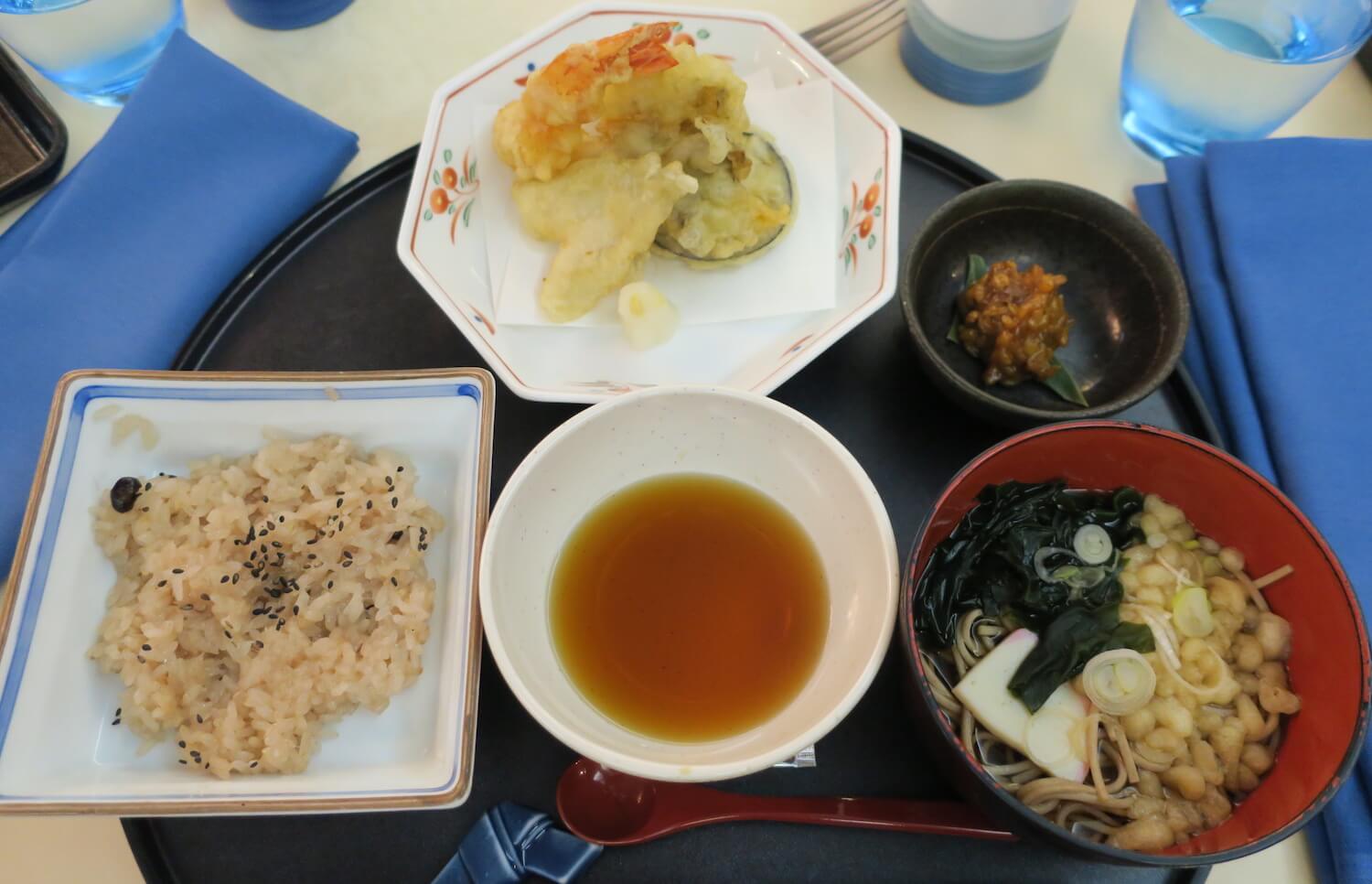 お蕎麦と天ぷら 赤飯